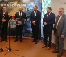 Zdjęcie z galerii: Ponad 26,5 miliona złotych z Funduszu Inwestycji Samorządowych w ramach tarczy dla samorządów dla powiatu tomaszowskiego