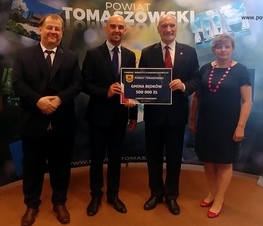Zdjęcie z galerii: Ponad 26,5 miliona złotych z Funduszu Inwestycji Samorządowych w ramach tarczy dla samorządów dla powiatu tomaszowskiego