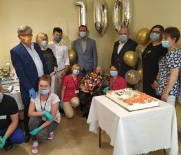 Zdjęcie z galerii: Najlepsze życzenia dla stulatki od władz powiatu tomaszowskiego