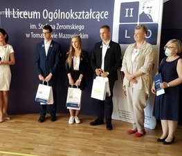 Zdjęcie z galerii: Nagrody dla uczniów z  II LO w konkursach związanych z przedsiębiorczością