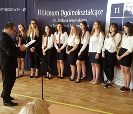 Zdjęcie z galerii: Nagrody dla uczniów z  II LO w konkursach związanych z przedsiębiorczością