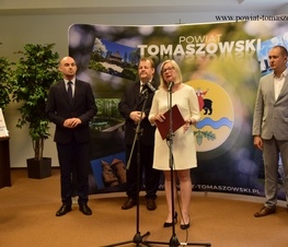 Zdjęcie z galerii: Prawie pół miliona złotych dofinansowania na drogę w gminie Będków