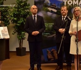 Zdjęcie z galerii: Prawie pół miliona złotych dofinansowania na drogę w gminie Będków