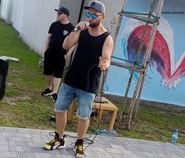 Zdjęcie z galerii: Profilaktyczny performance w wykonaniu Rafała Chmielewskiego 
