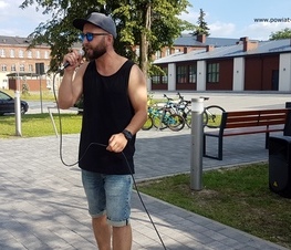 Zdjęcie z galerii: Profilaktyczny performance w wykonaniu Rafała Chmielewskiego 