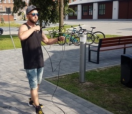 Zdjęcie z galerii: Profilaktyczny performance w wykonaniu Rafała Chmielewskiego 