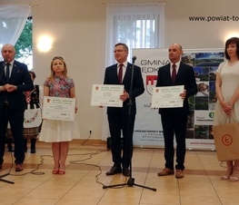 Zdjęcie z galerii: Po 10 tysięcy zł. dla 16 sołectw z powiatu tomaszowskiego