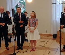 Zdjęcie z galerii: Po 10 tysięcy zł. dla 16 sołectw z powiatu tomaszowskiego