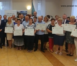 Zdjęcie z galerii: Po 10 tysięcy zł. dla 16 sołectw z powiatu tomaszowskiego