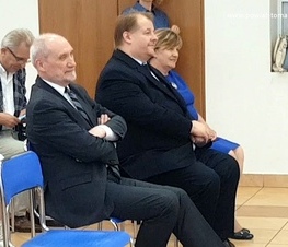 Zdjęcie z galerii: Po 10 tysięcy zł. dla 16 sołectw z powiatu tomaszowskiego