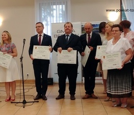 Zdjęcie z galerii: Po 10 tysięcy zł. dla 16 sołectw z powiatu tomaszowskiego