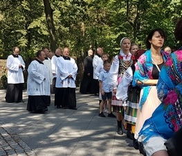 Zdjęcie z galerii: Obchody 400-lecia objawień świętej Anny w Smardzewicach