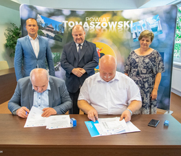 Zdjęcie z galerii: Kolejna transza sprzętu medycznego i środków ochrony osobistej trafiła do Tomaszowskiego Centrum Zdrowia