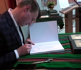 Zdjęcie z galerii: Spotkanie autorskie z Michałem Adamem Pająkiem – autorem publikacji „W kręgu lubocheńskiego kościoła”