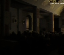 Zdjęcie z galerii: W Kinie plenerowym w ramach Klubu filmowego Powiatowego Centrum Animacji Społecznej projekcja filmu pt. Najświętsze serce”