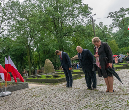 Zdjęcie z galerii: Obchody 81. rocznicy wybuchu II Wojny Światowej i walk o Tomaszów Mazowiecki