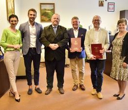 Zdjęcie z galerii: Nagrody jubileuszowe dla dyrektorów szkół