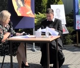 Zdjęcie z galerii: Narodowe czytanie w II Liceum