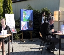Zdjęcie z galerii: Narodowe czytanie w II Liceum