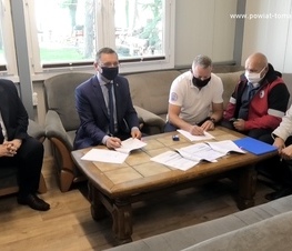 Zdjęcie z galerii: Podpisanie umowy z WOPR-em na realizację zadań publicznych w ramach „Budżetu Obywatelskiego Łódzkie na Plus”