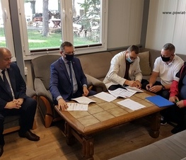 Zdjęcie z galerii: Podpisanie umowy z WOPR-em na realizację zadań publicznych w ramach „Budżetu Obywatelskiego Łódzkie na Plus”