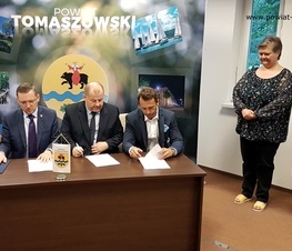 Zdjęcie z galerii: 974 550 zł. dla Domów Pomocy Społecznej w Tomaszowie Mazowieckim w ramach projektu „Łódzkie pomaga”