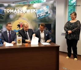 Zdjęcie z galerii: 974 550 zł. dla Domów Pomocy Społecznej w Tomaszowie Mazowieckim w ramach projektu „Łódzkie pomaga”