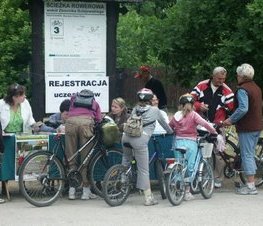 Zdjęcie z galerii: UROCZYSTOŚCI OTWARCIA CIĄGU PIESZO-ROWEROWEGO Z TOMASZOWA MAZ. DO SPAŁY