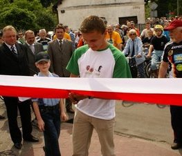 Zdjęcie z galerii: UROCZYSTOŚCI OTWARCIA CIĄGU PIESZO-ROWEROWEGO Z TOMASZOWA MAZ. DO SPAŁY