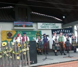 Zdjęcie z galerii: II Powiatowy Przegląd Zespołów Folklorystycznych 'NASZA TRADYCJA' w Rzeczycy - 24.05.2008 r.