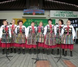 Zdjęcie z galerii: II Powiatowy Przegląd Zespołów Folklorystycznych 'NASZA TRADYCJA' w Rzeczycy - 24.05.2008 r.