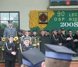 Zdjęcie z galerii: II Powiatowy Przegląd Zespołów Folklorystycznych 'NASZA TRADYCJA' w Rzeczycy - 24.05.2008 r.