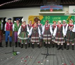 Zdjęcie z galerii: II Powiatowy Przegląd Zespołów Folklorystycznych 'NASZA TRADYCJA' w Rzeczycy - 24.05.2008 r.