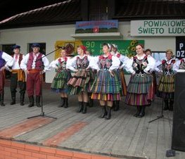 Zdjęcie z galerii: II Powiatowy Przegląd Zespołów Folklorystycznych 'NASZA TRADYCJA' w Rzeczycy - 24.05.2008 r.
