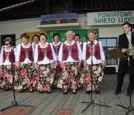 Zdjęcie z galerii: II Powiatowy Przegląd Zespołów Folklorystycznych 'NASZA TRADYCJA' w Rzeczycy - 24.05.2008 r.
