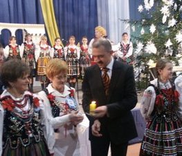 Zdjęcie z galerii: IV Powiatowe Spotkanie Noworoczne pt:'Perły architektury i pejzaż mojej małej ojczyzny' - 30 I 2008 r.