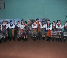 Zdjęcie z galerii: IV Powiatowe Spotkanie Noworoczne pt:'Perły architektury i pejzaż mojej małej ojczyzny' - 30 I 2008 r.