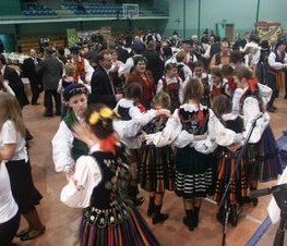 Zdjęcie z galerii: IV Powiatowe Spotkanie Noworoczne pt:'Perły architektury i pejzaż mojej małej ojczyzny' - 30 I 2008 r.