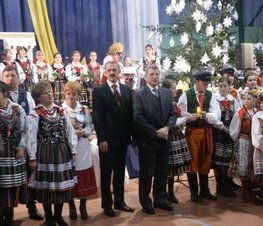 Zdjęcie z galerii: IV Powiatowe Spotkanie Noworoczne pt:'Perły architektury i pejzaż mojej małej ojczyzny' - 30 I 2008 r.