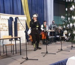Zdjęcie z galerii: IV Powiatowe Spotkanie Noworoczne pt:'Perły architektury i pejzaż mojej małej ojczyzny' - 30 I 2008 r.