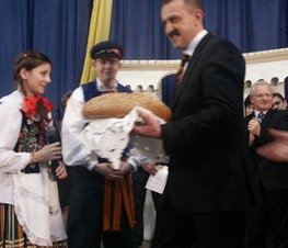 Zdjęcie z galerii: IV Powiatowe Spotkanie Noworoczne pt:'Perły architektury i pejzaż mojej małej ojczyzny' - 30 I 2008 r.