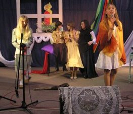 Zdjęcie z galerii: III Powiatowe Spotkanie Noworoczne połączone z Sesją Uniwersytetu Ludowego pt. Wielkie talenty małych ojczyzn - 16.II.2007 r.