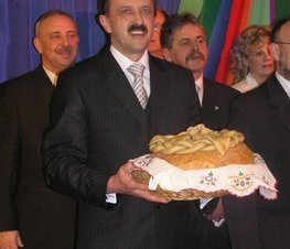 Zdjęcie z galerii: III Powiatowe Spotkanie Noworoczne połączone z Sesją Uniwersytetu Ludowego pt. Wielkie talenty małych ojczyzn - 16.II.2007 r.