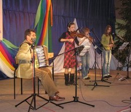 Zdjęcie z galerii: III Powiatowe Spotkanie Noworoczne połączone z Sesją Uniwersytetu Ludowego pt. Wielkie talenty małych ojczyzn - 16.II.2007 r.