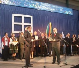 Zdjęcie z galerii: III Powiatowe Spotkanie Noworoczne połączone z Sesją Uniwersytetu Ludowego pt. Wielkie talenty małych ojczyzn - 16.II.2007 r.