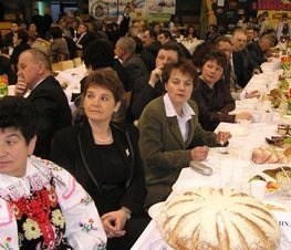 Zdjęcie z galerii: III Powiatowe Spotkanie Noworoczne połączone z Sesją Uniwersytetu Ludowego pt. Wielkie talenty małych ojczyzn - 16.II.2007 r.
