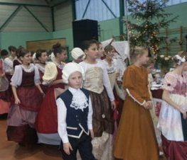 Zdjęcie z galerii: III Powiatowe Spotkanie Noworoczne połączone z Sesją Uniwersytetu Ludowego pt. Wielkie talenty małych ojczyzn - 16.II.2007 r.