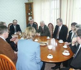 Zdjęcie z galerii: Wizyta Szwedzkiej delegacji w Powiecie Tomaszowskim - 06.03.2004r