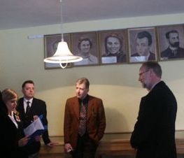 Zdjęcie z galerii: Wizyta Szwedzkiej delegacji w Powiecie Tomaszowskim - 06.03.2004r