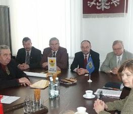 Zdjęcie z galerii: Wizyta Ukraińskiej delegacji w Powiecie Tomaszowskim - 23.03.2004r